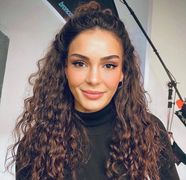 Ebru Sahin, protagonista serialului "Hercai", declaratii neasteptate despre casatoria cu iubitul ei, Cedi Osman! Ce se intampla de fapt cu relatia celor doi indragostiti?